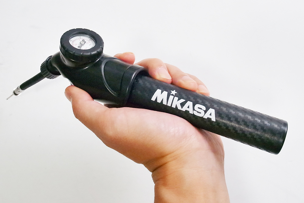 ミカサ(MIKASA) 空気入れ ボール用 エアーゲージ付きダブルアクションハンドポンプ ブラック AP-AG　大きさ約22cm